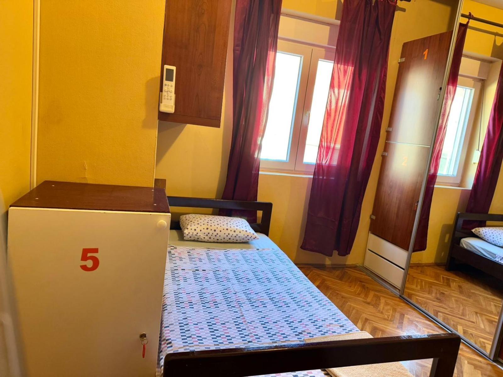 Kotorhostelito Buitenkant foto